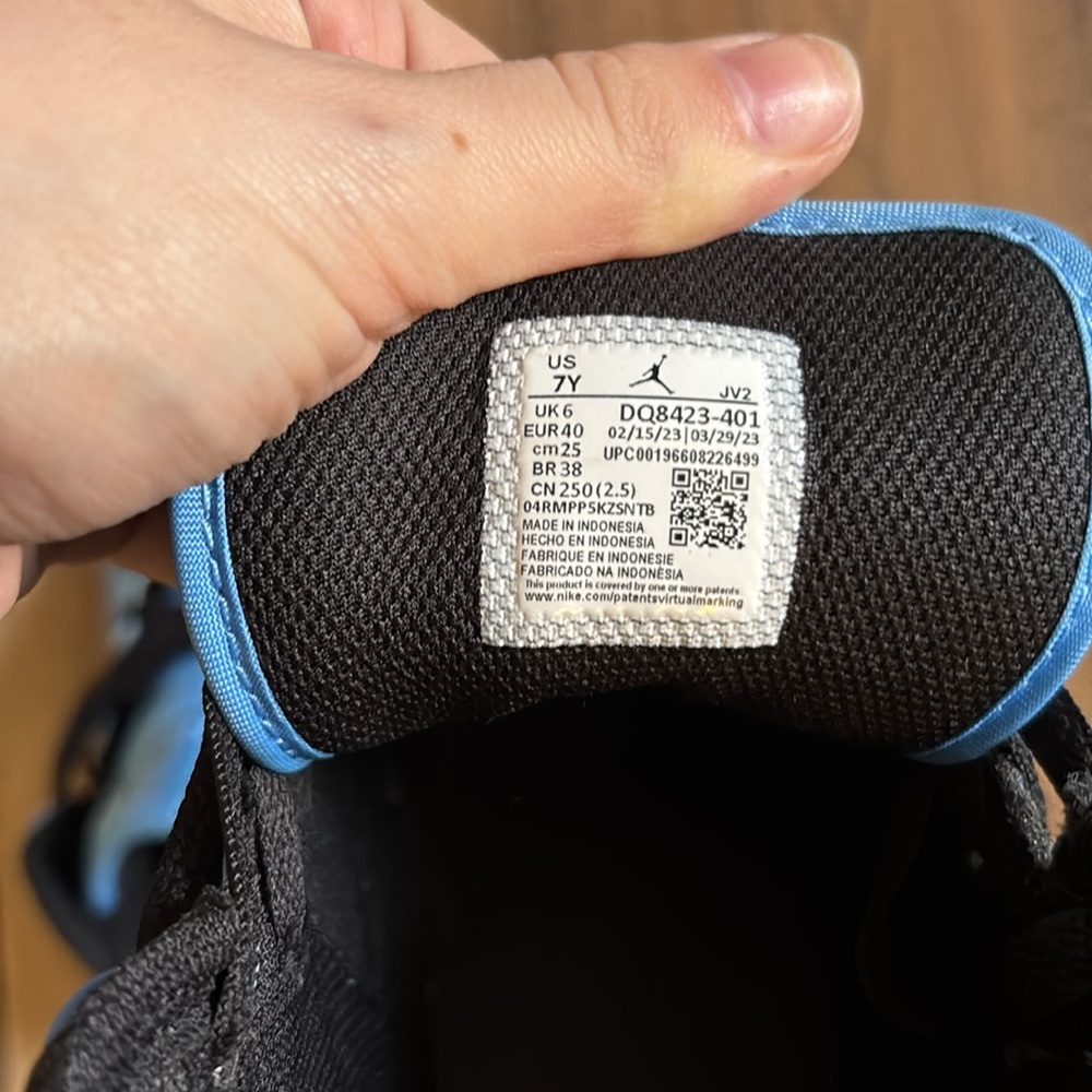 Baby Blue & Black Air Jordan 1s Mid - Picture 8 of 8